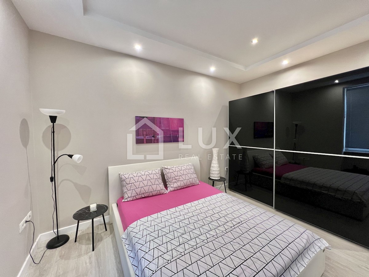 CRIKVENICA - hiša s tremi apartmaji v centru mesta