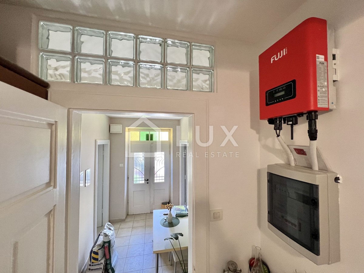 CRIKVENICA - hiša s tremi apartmaji v centru mesta