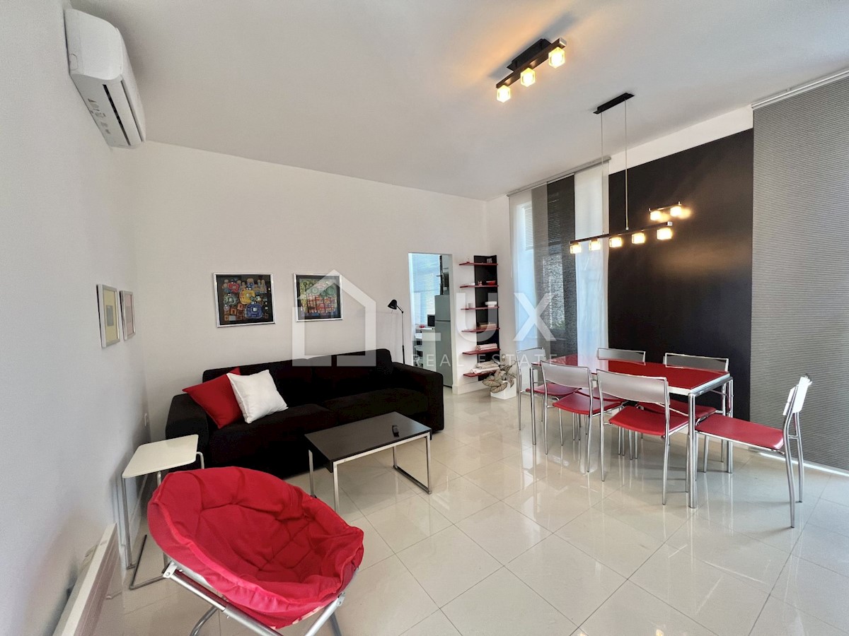 CRIKVENICA - hiša s tremi apartmaji v centru mesta
