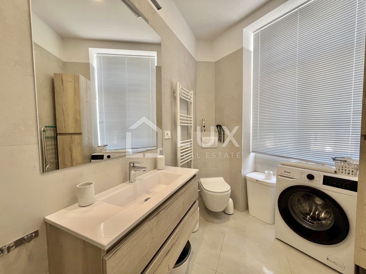 CRIKVENICA - hiša s tremi apartmaji v centru mesta