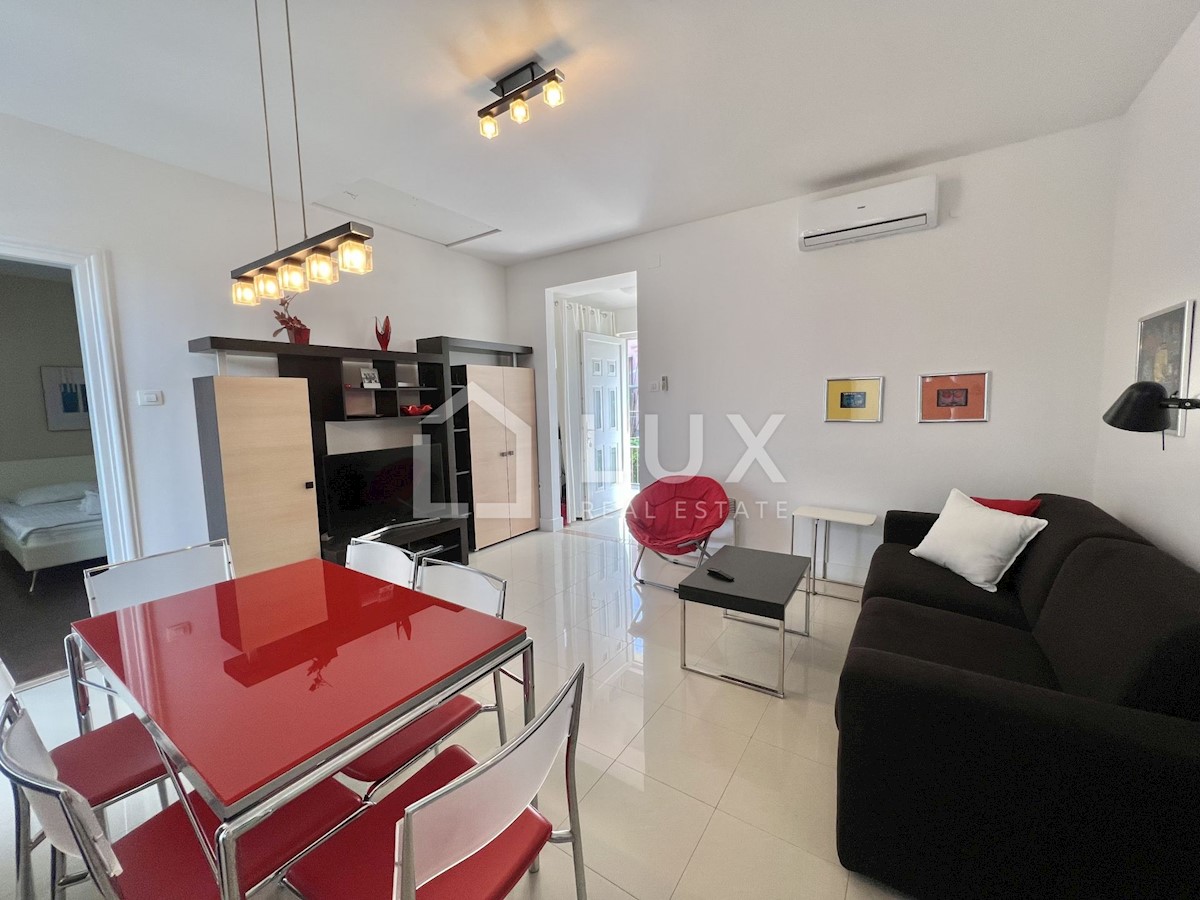 CRIKVENICA - hiša s tremi apartmaji v centru mesta