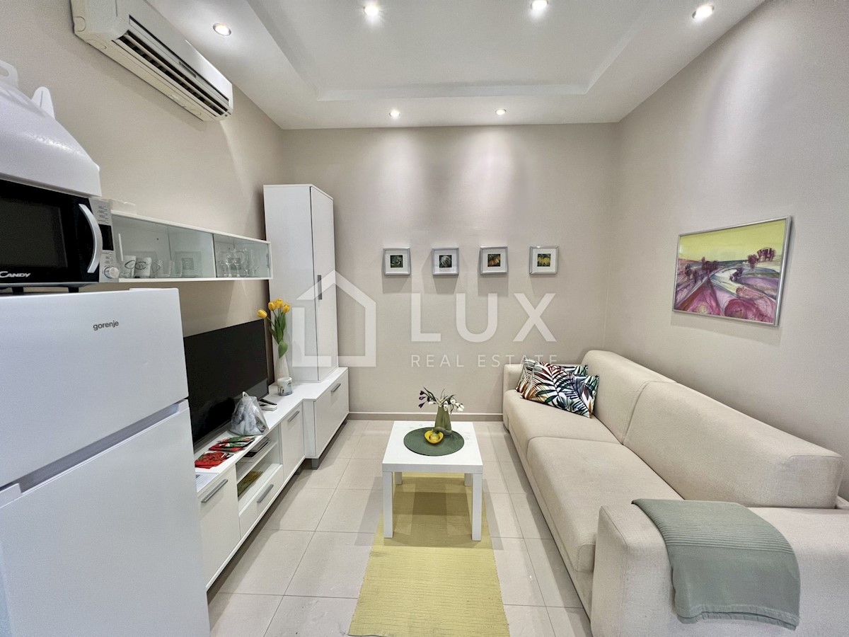 CRIKVENICA - hiša s tremi apartmaji v centru mesta