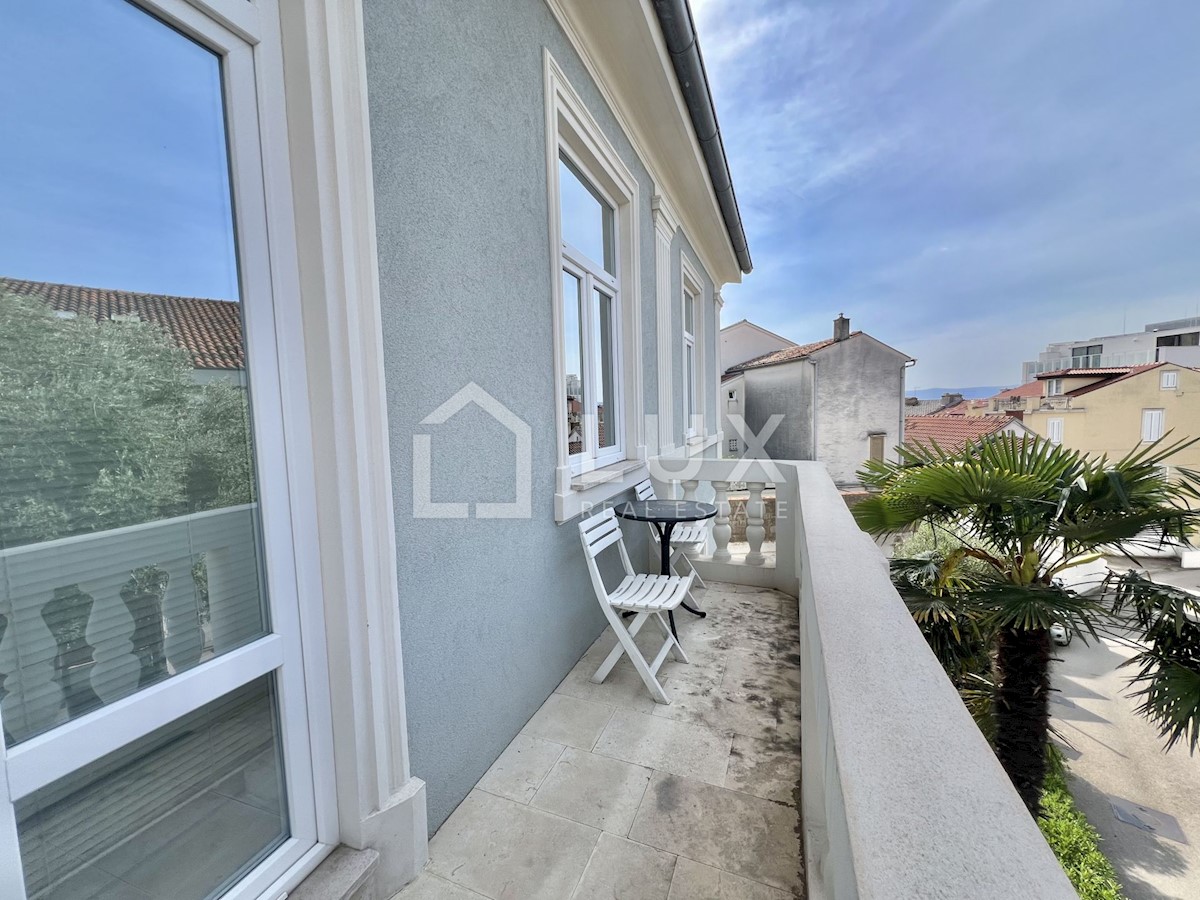 CRIKVENICA - hiša s tremi apartmaji v centru mesta