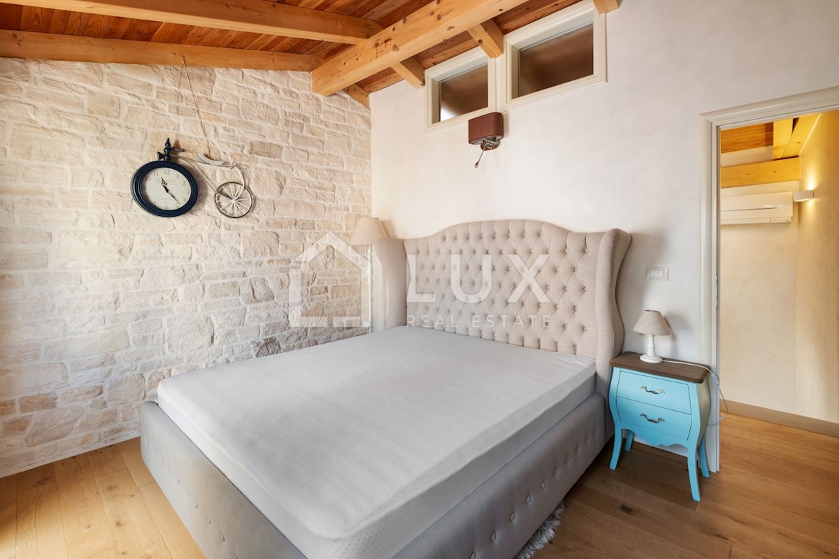 NOVIGRAD - kamnita hiša 30m od morja, center mesta