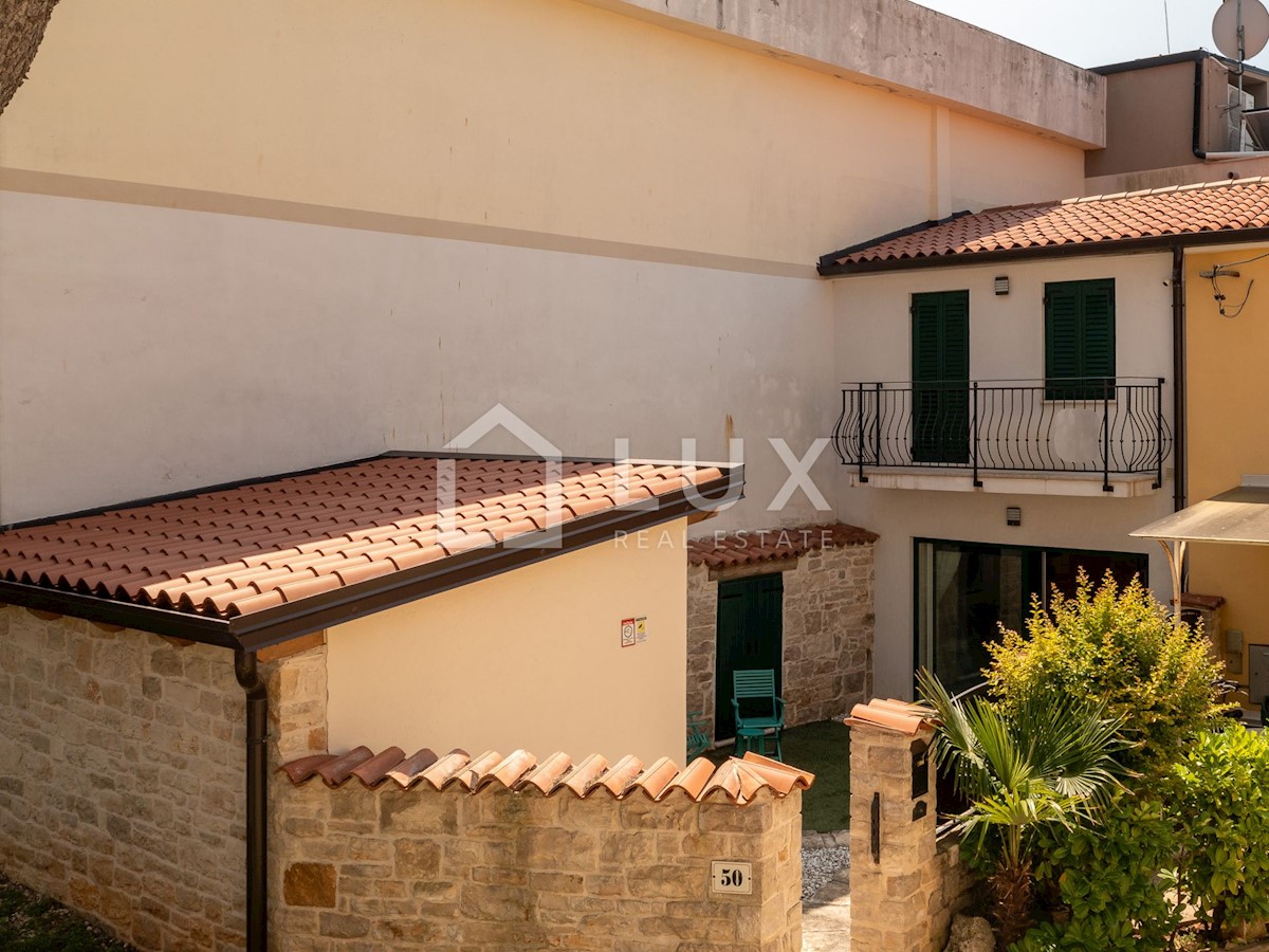NOVIGRAD - kamnita hiša 30m od morja, center mesta