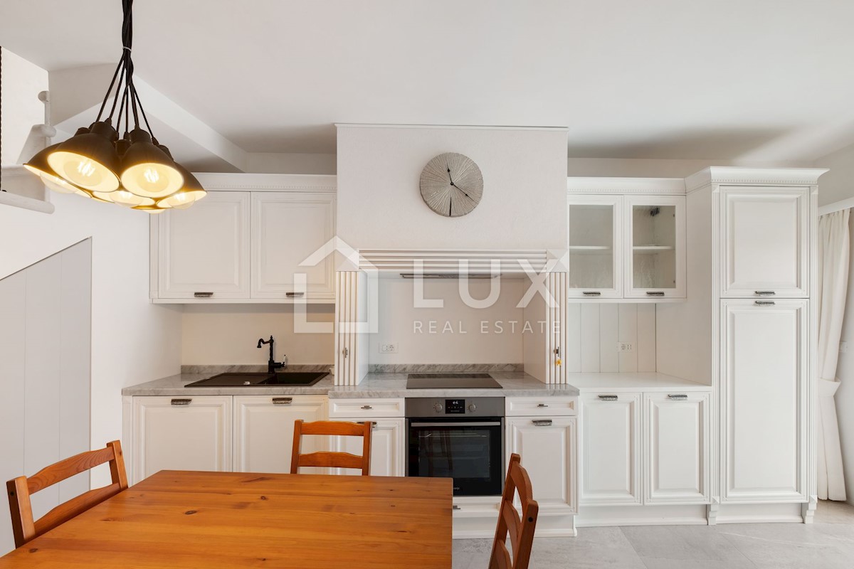 NOVIGRAD - kamnita hiša 30m od morja, center mesta