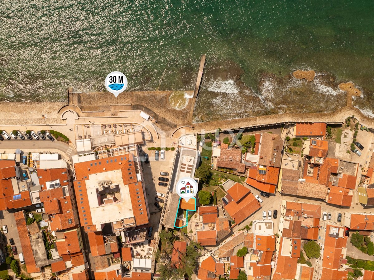 NOVIGRAD - kamnita hiša 30m od morja, center mesta