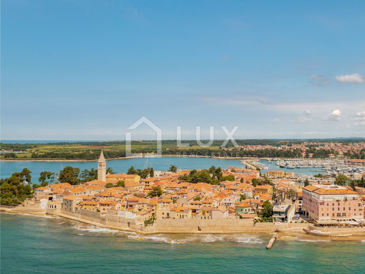 NOVIGRAD - kamnita hiša 30m od morja, center mesta