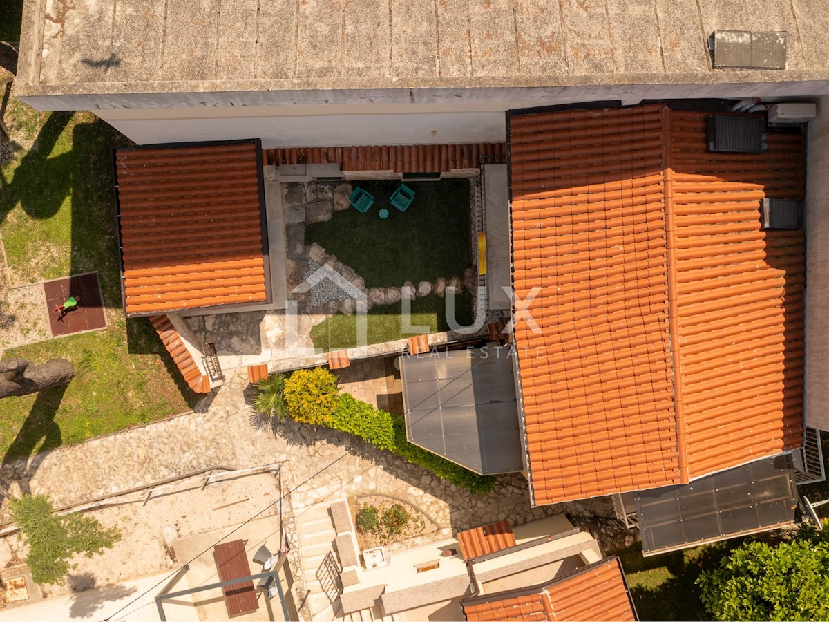 NOVIGRAD - kamnita hiša 30m od morja, center mesta