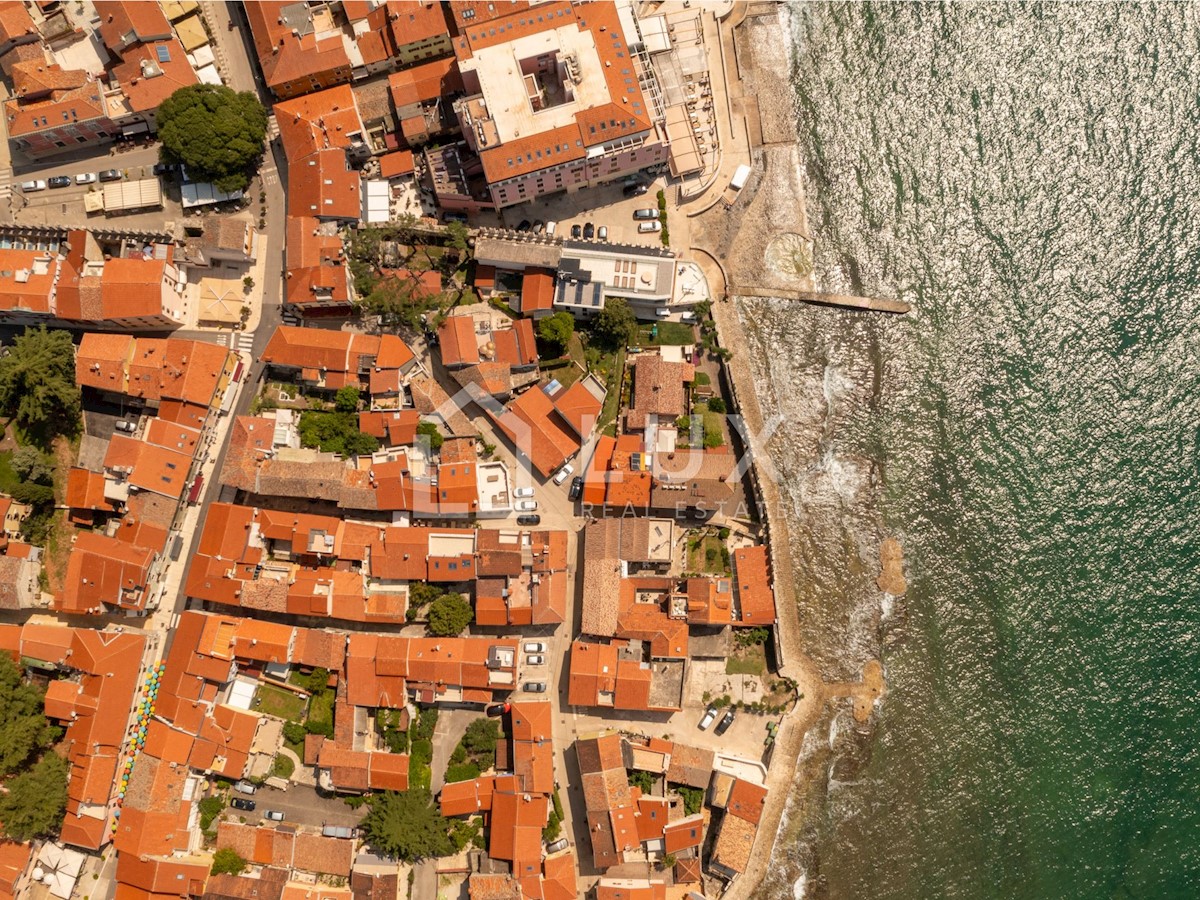NOVIGRAD - kamnita hiša 30m od morja, center mesta