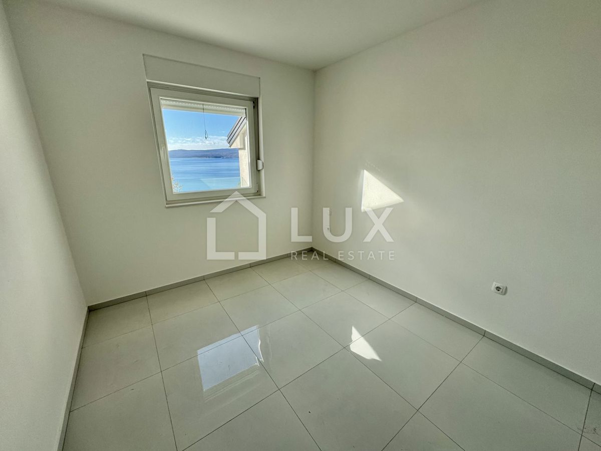 CRIKVENICA - dva apartmaja, 106m2, 150m do morja, novogradnja