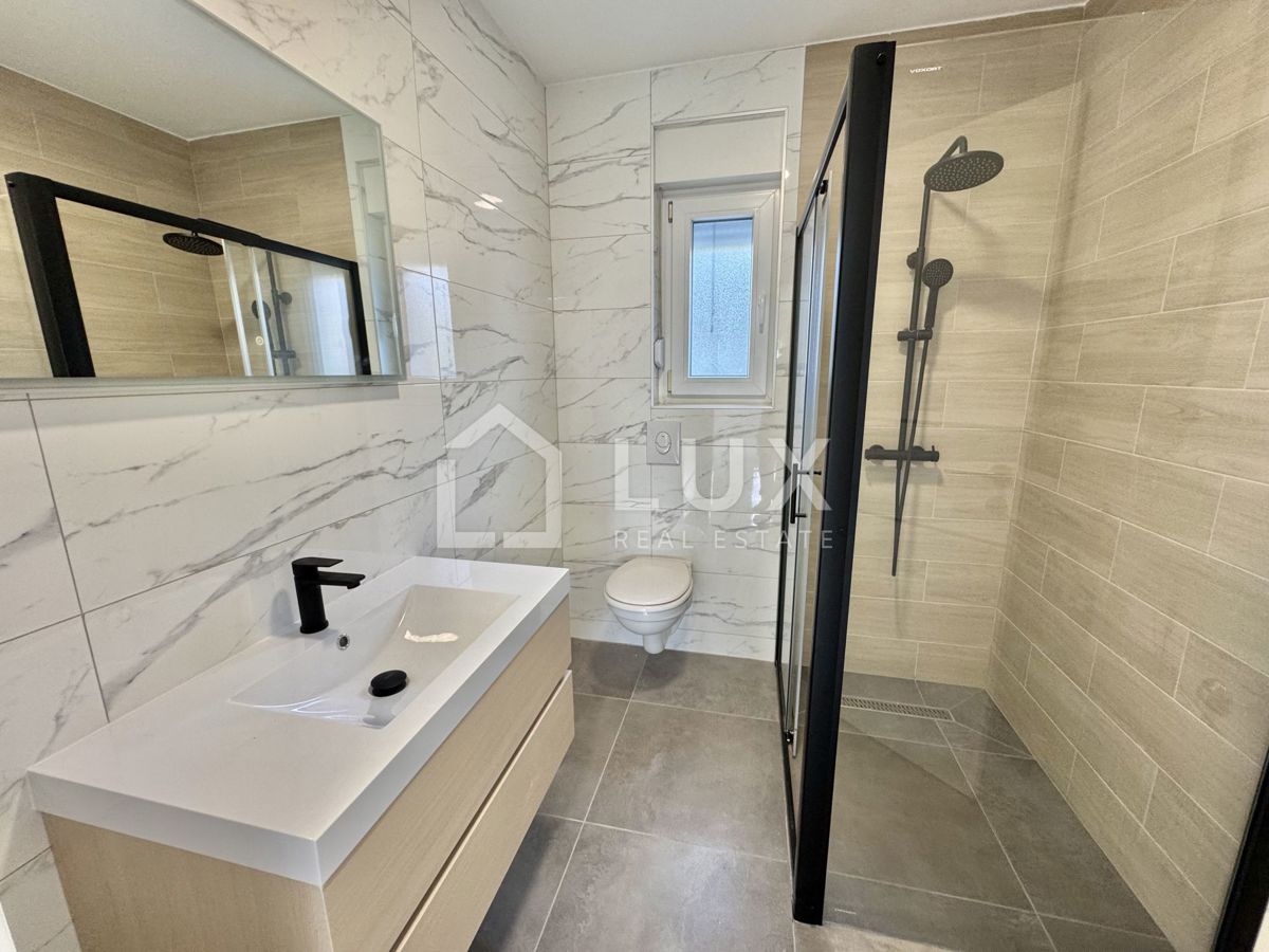 CRIKVENICA - dva apartmaja, 106m2, 150m do morja, novogradnja