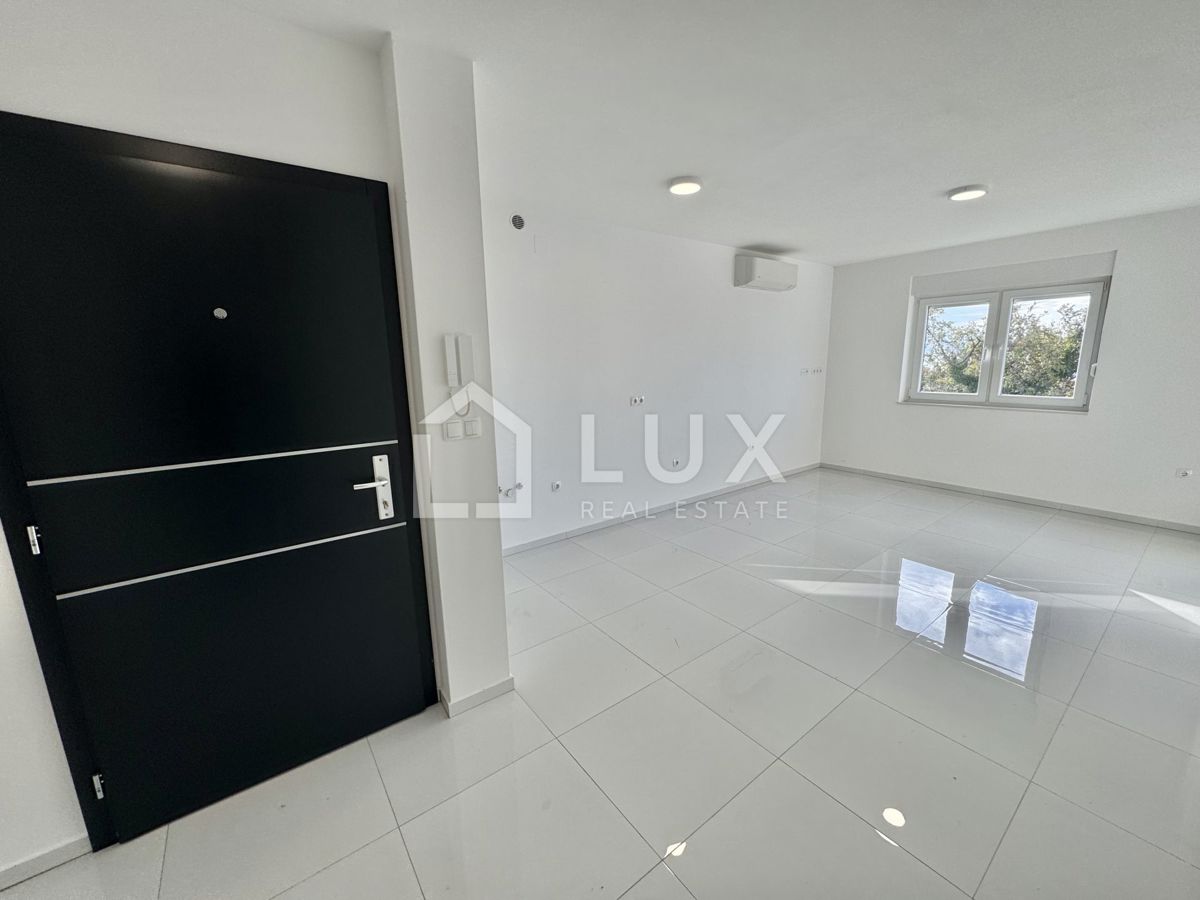 CRIKVENICA - dva apartmaja, 106m2, 150m do morja, novogradnja