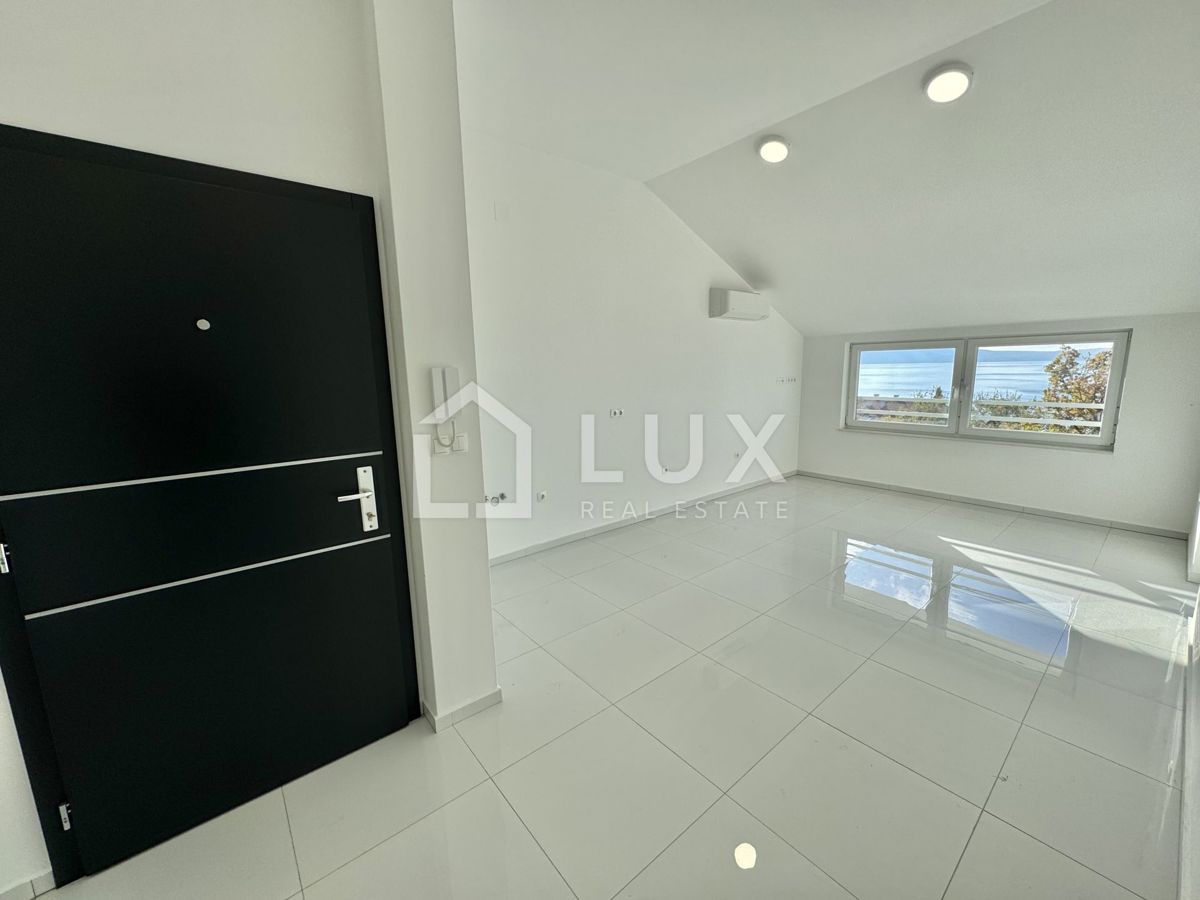 CRIKVENICA - dva apartmaja, 106m2, 150m do morja, novogradnja