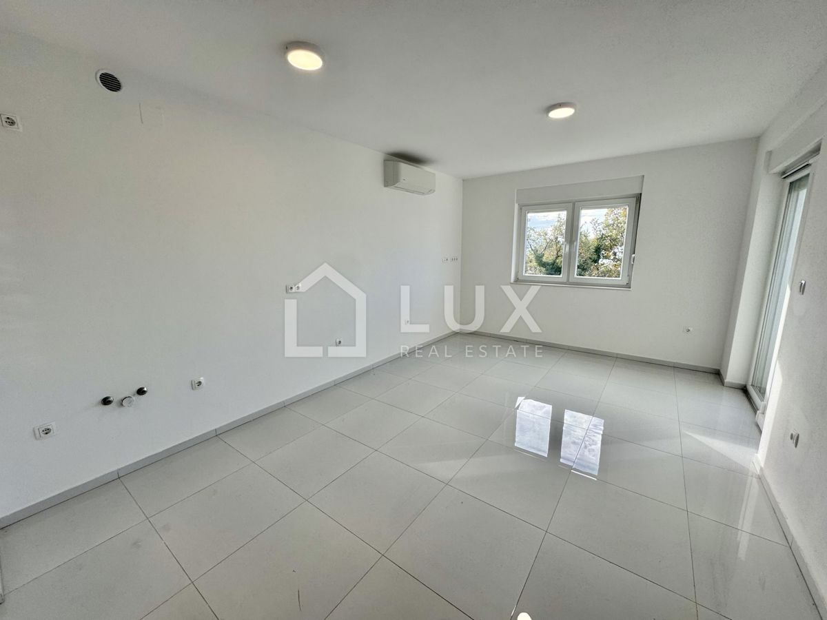 CRIKVENICA - dva apartmaja, 106m2, 150m do morja, novogradnja
