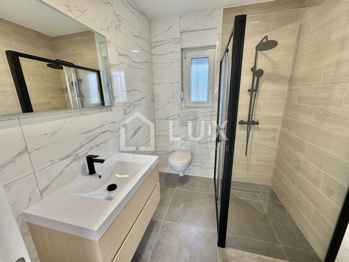 CRIKVENICA - dva apartmaja, 106m2, 150m do morja, novogradnja