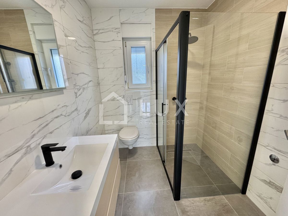CRIKVENICA - dva apartmaja, 106m2, 150m do morja, novogradnja