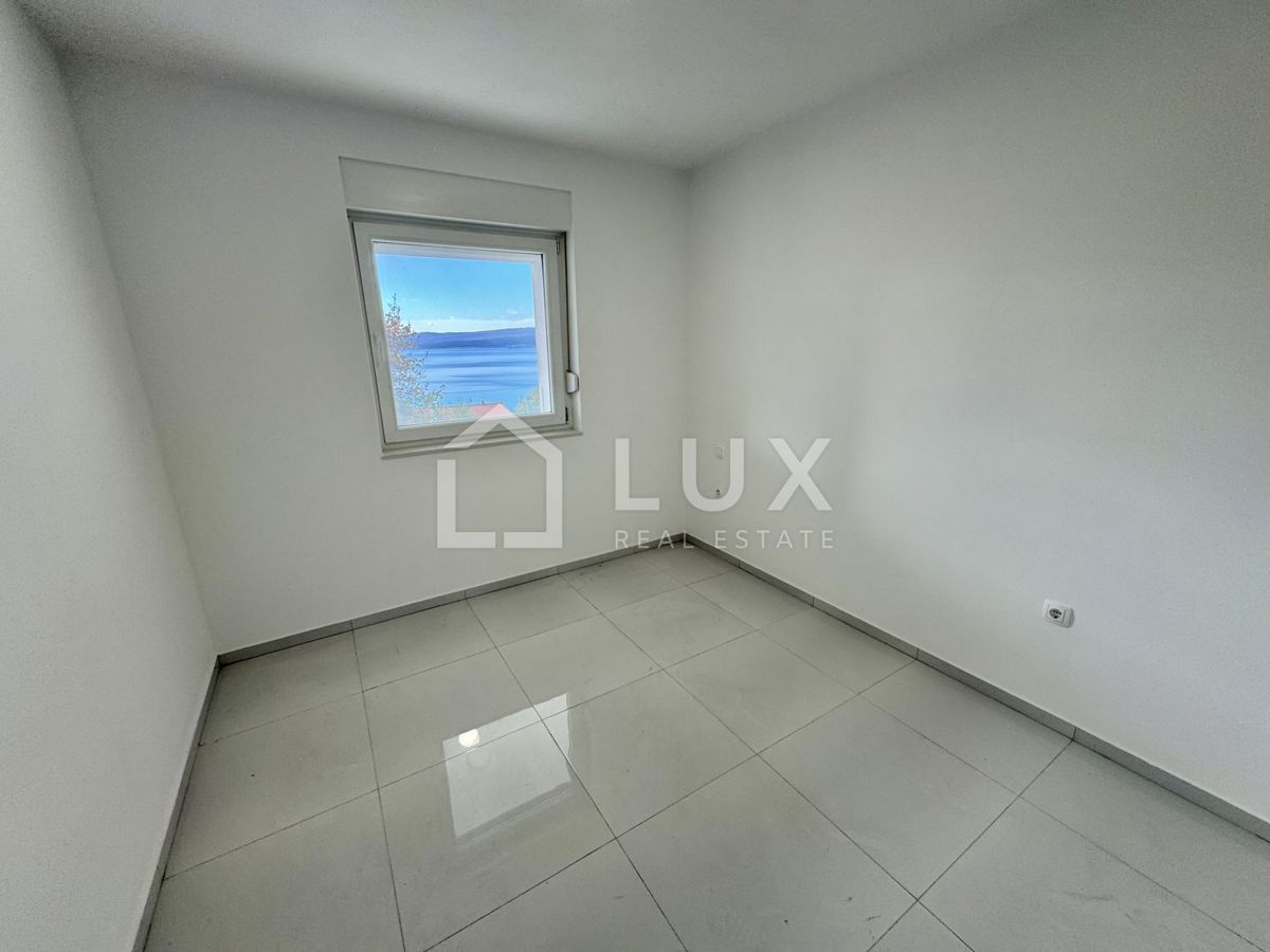 CRIKVENICA - dva apartmaja, 106m2, 150m do morja, novogradnja