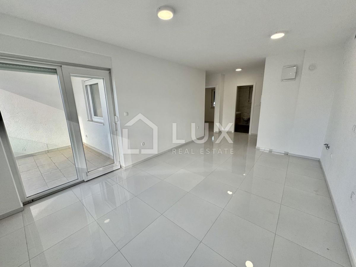 CRIKVENICA - dva apartmaja, 106m2, 150m do morja, novogradnja