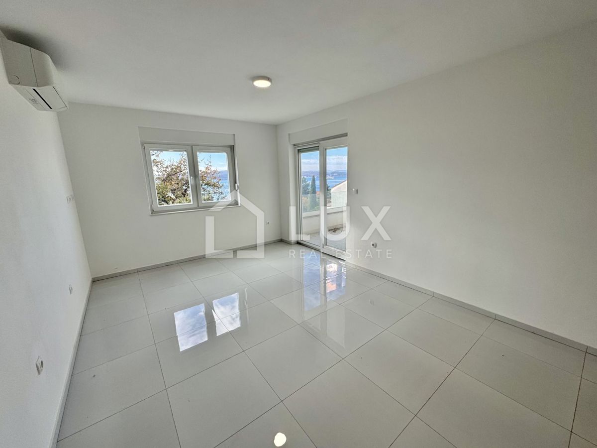 CRIKVENICA - dva apartmaja, 106m2, 150m do morja, novogradnja