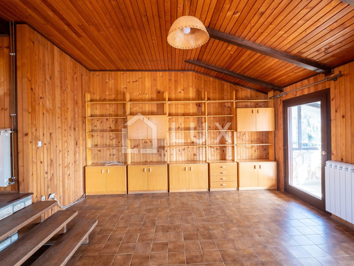 PULA - stanovanje 85m2 + vrt