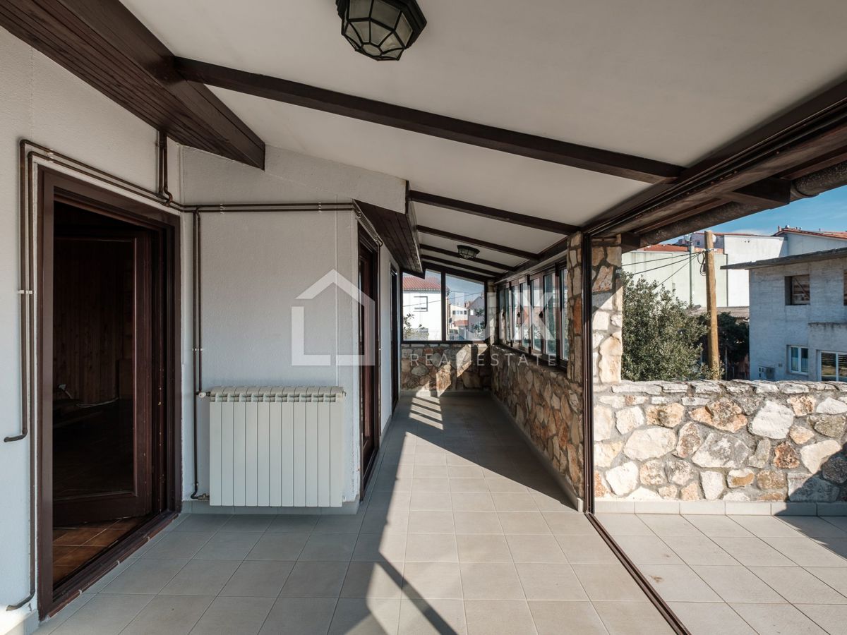 PULA - stanovanje 85m2 + vrt