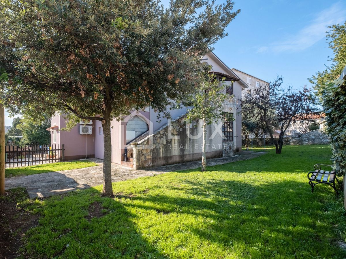 PULA - stanovanje 85m2 + vrt