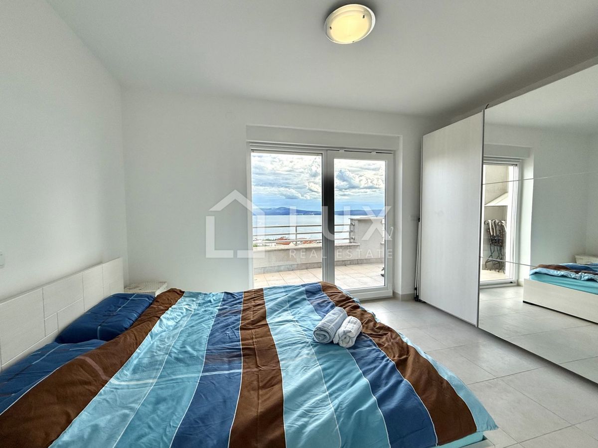 CRIKVENICA - apartma 3s + kopalnica, bazen, pogled na morje