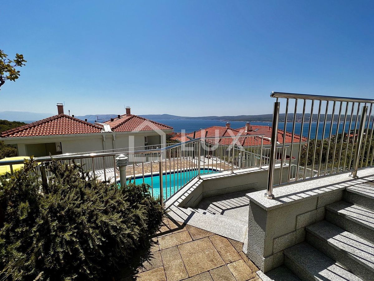 CRIKVENICA - apartma 3s + kopalnica, bazen, pogled na morje