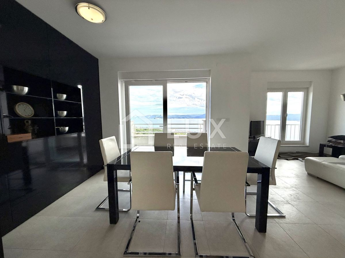 CRIKVENICA - apartma 3s + kopalnica, bazen, pogled na morje