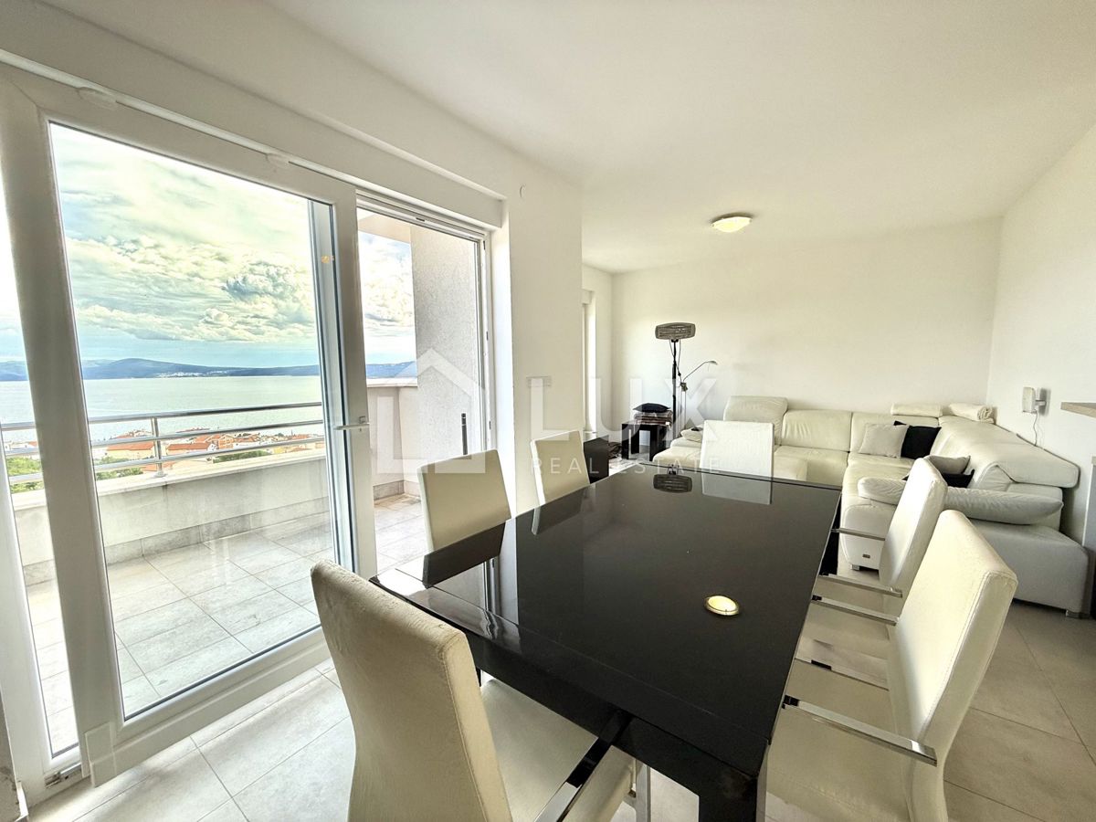 CRIKVENICA - apartma 3s + kopalnica, bazen, pogled na morje