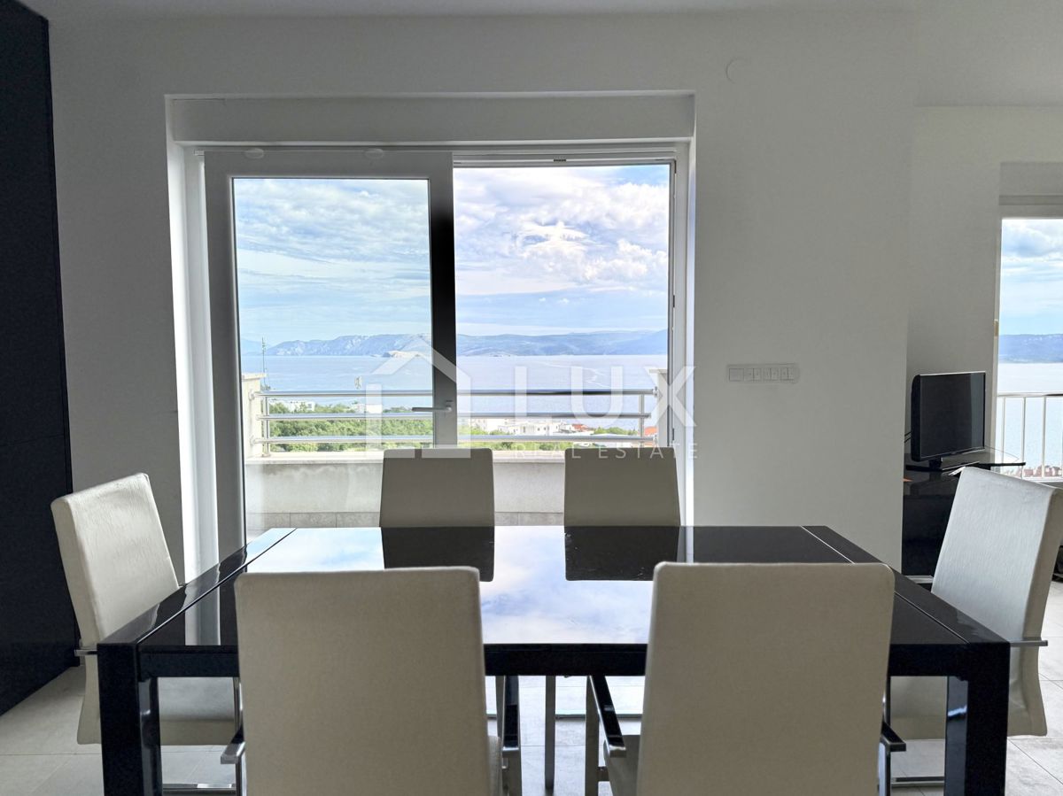 CRIKVENICA - apartma 3s + kopalnica, bazen, pogled na morje