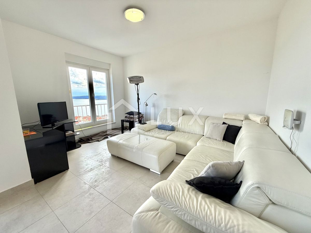 CRIKVENICA - apartma 3s + kopalnica, bazen, pogled na morje