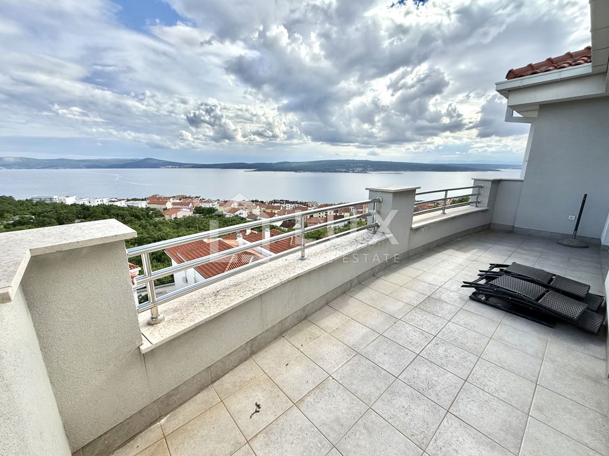 CRIKVENICA - apartma 3s + kopalnica, bazen, pogled na morje