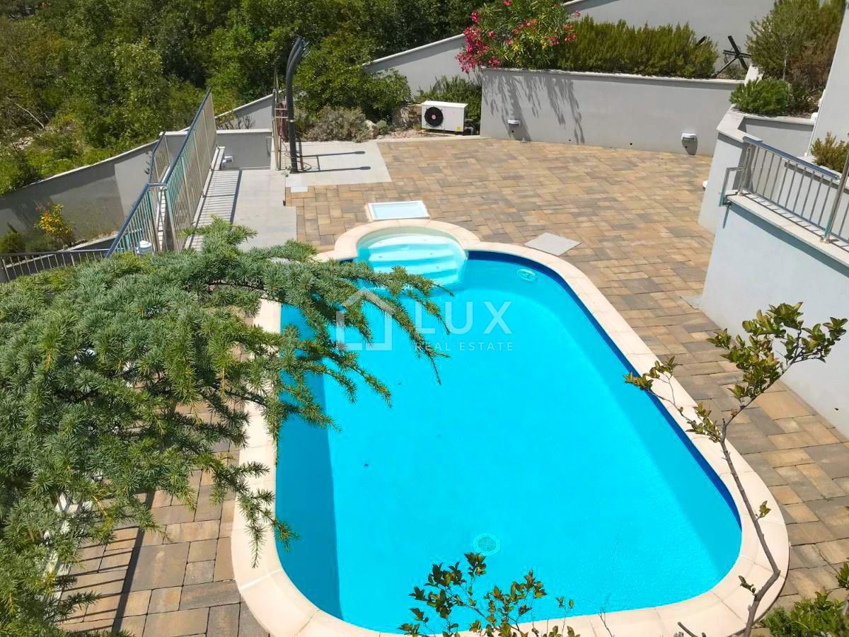 CRIKVENICA - apartma 3s + kopalnica, bazen, pogled na morje