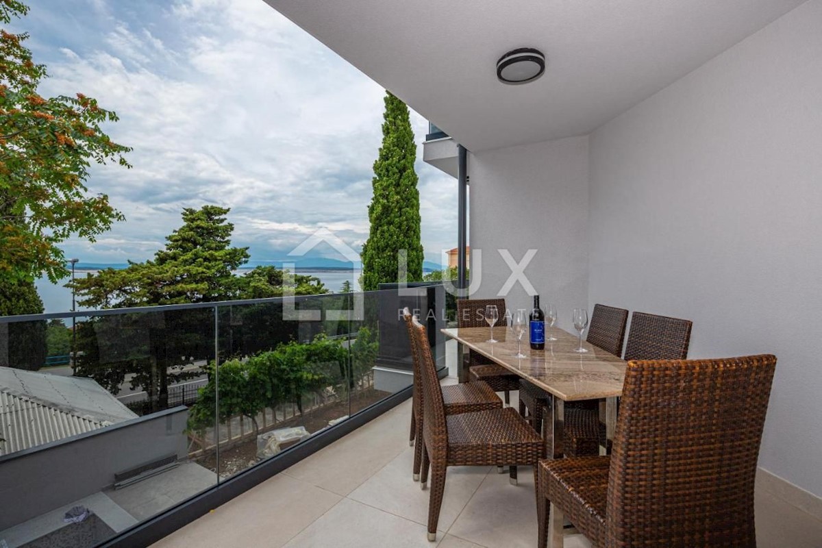 CRIKVENICA - apartmajska vila z bazenom