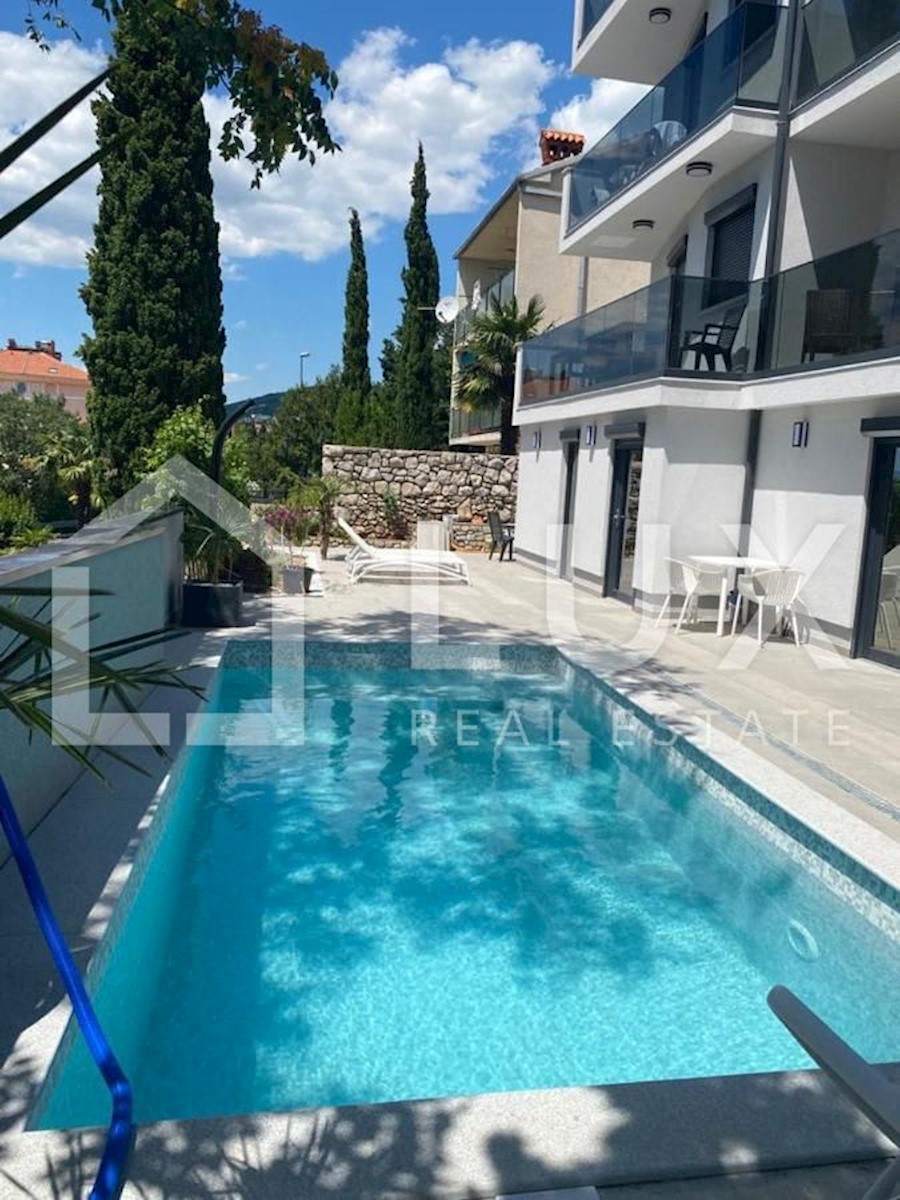 CRIKVENICA - apartmajska vila z bazenom