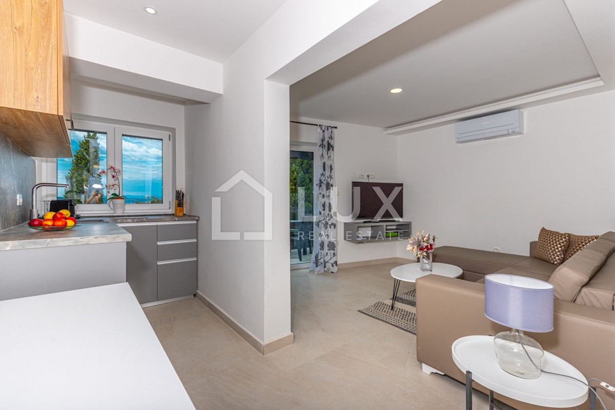 CRIKVENICA - apartmajska vila z bazenom