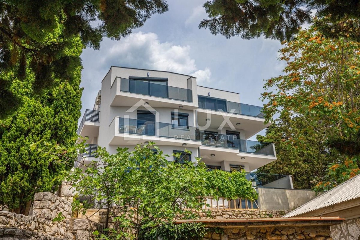 CRIKVENICA - apartmajska vila z bazenom