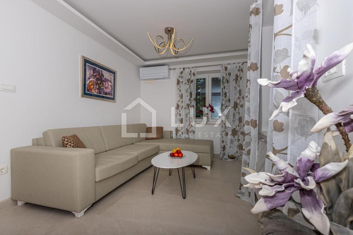 CRIKVENICA - apartmajska vila z bazenom