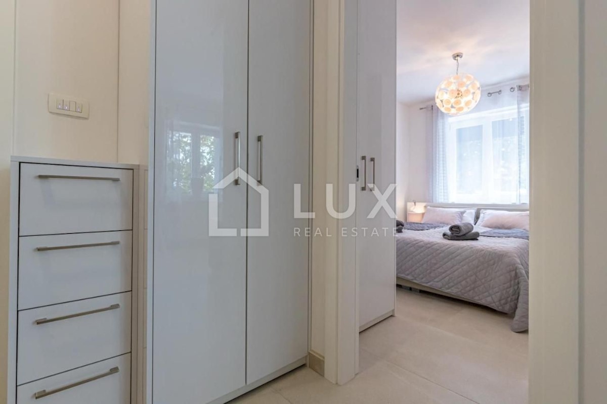 CRIKVENICA - apartmajska vila z bazenom
