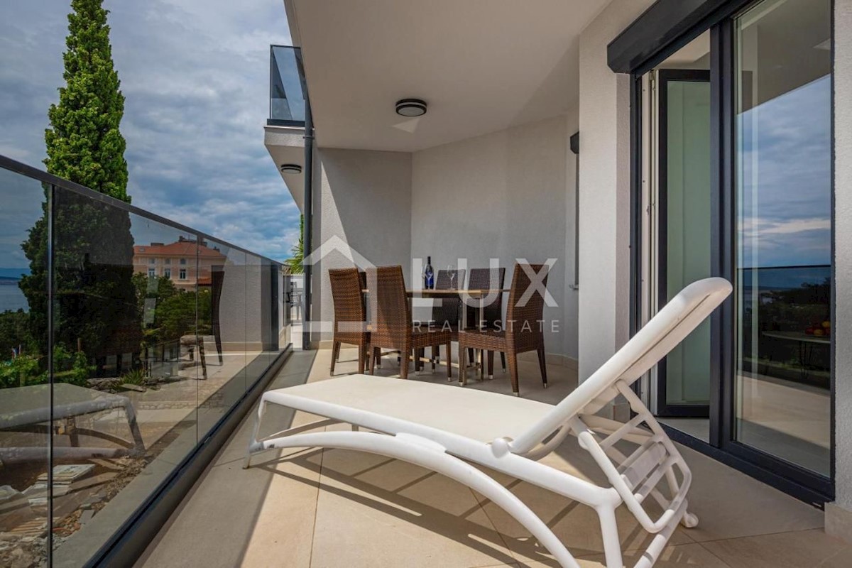CRIKVENICA - apartmajska vila z bazenom