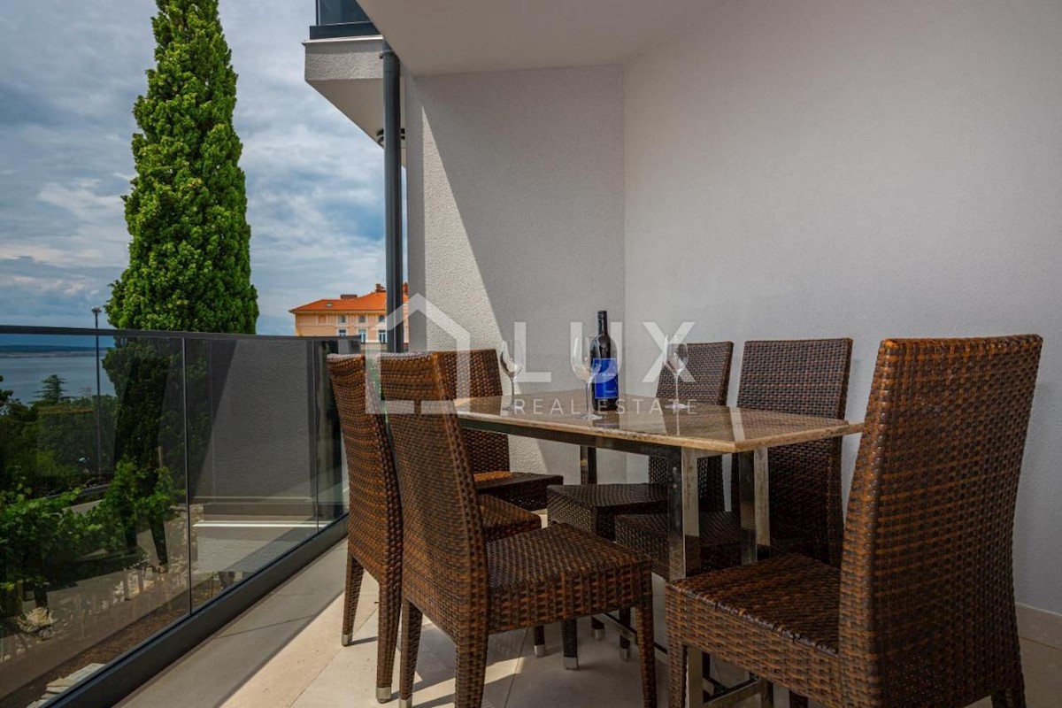 CRIKVENICA - apartmajska vila z bazenom