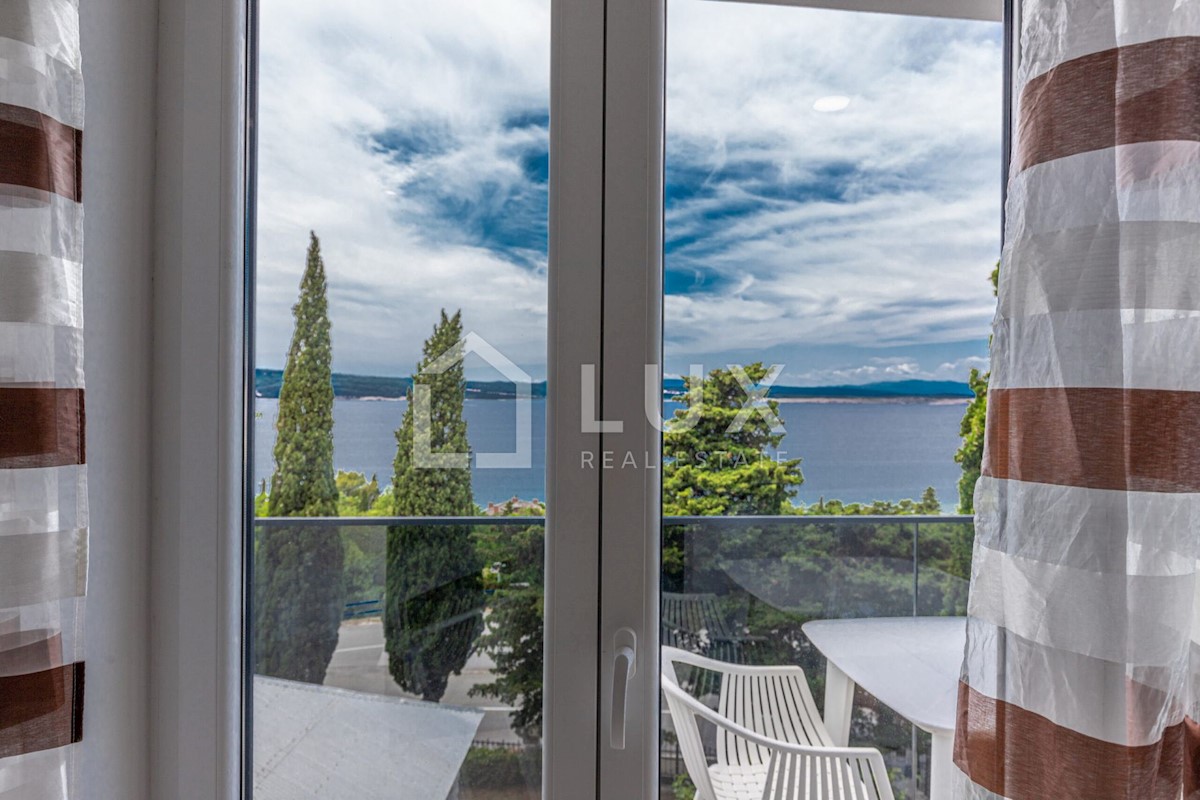 CRIKVENICA - apartmajska vila z bazenom
