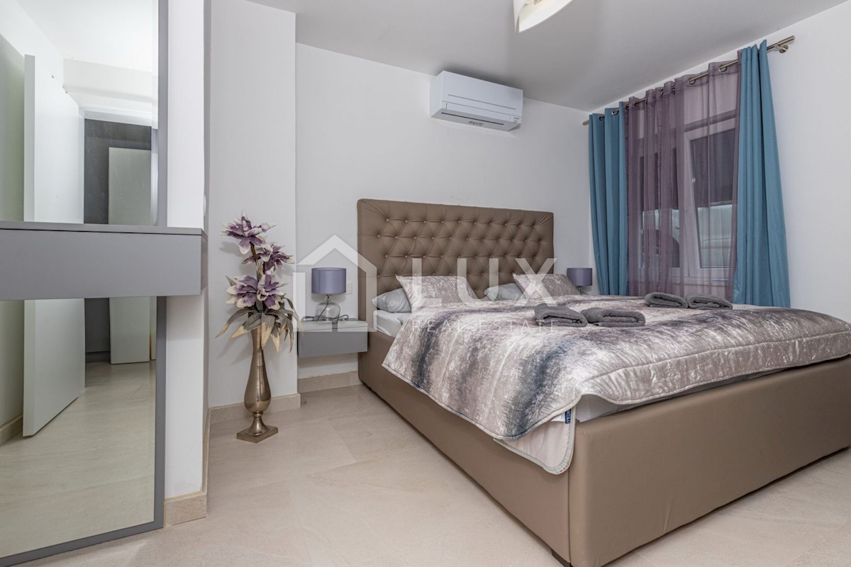 CRIKVENICA - apartmajska vila z bazenom