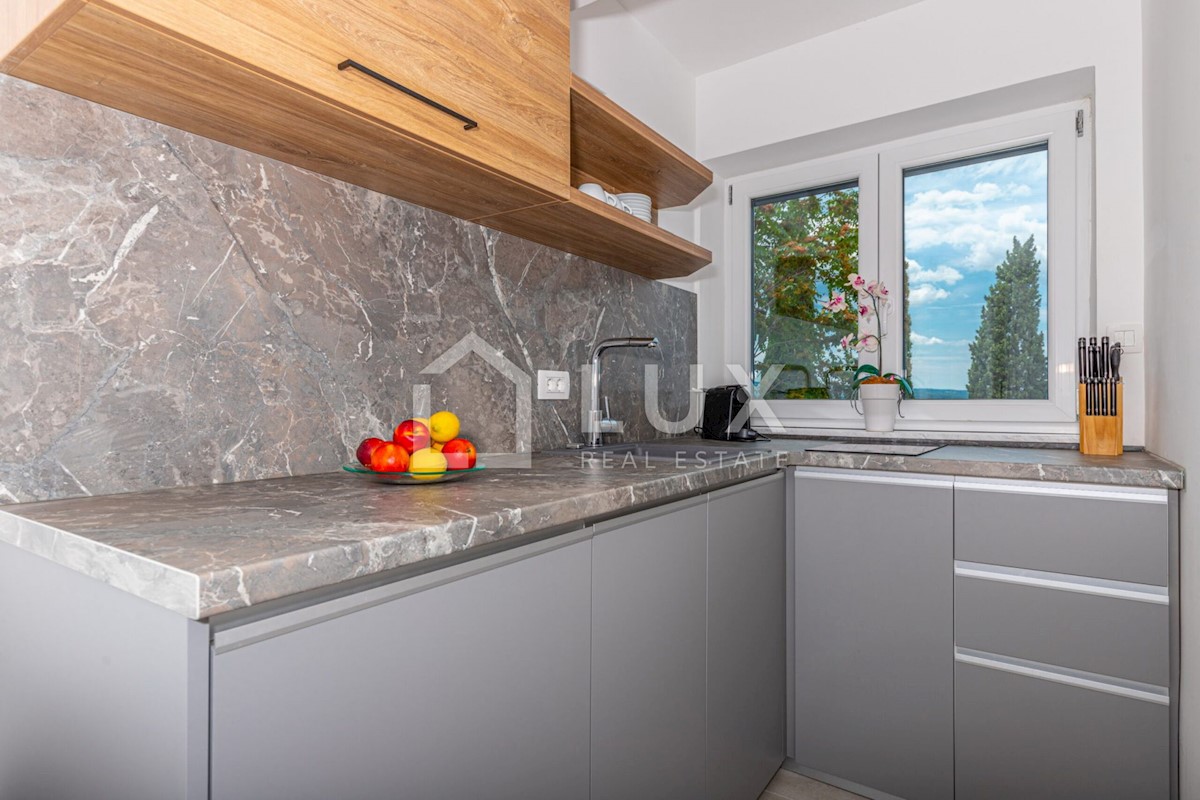 CRIKVENICA - apartmajska vila z bazenom