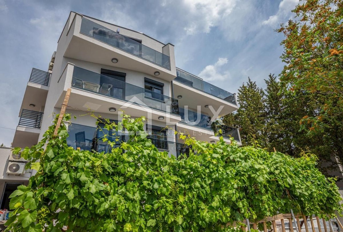 CRIKVENICA - apartmajska vila z bazenom