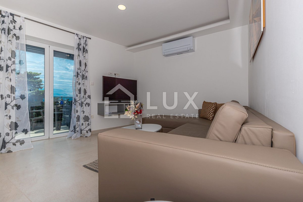 CRIKVENICA - apartmajska vila z bazenom