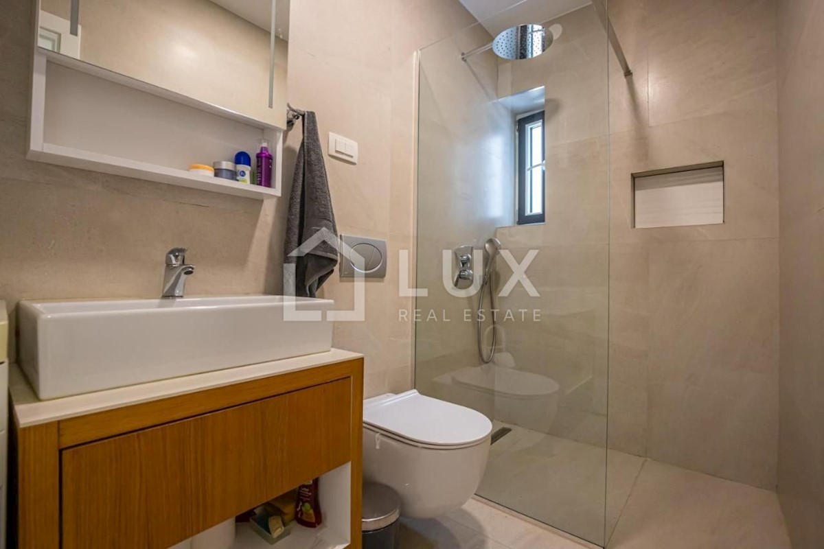 CRIKVENICA - apartmajska vila z bazenom