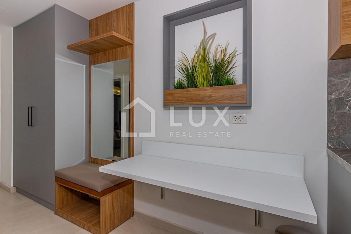 CRIKVENICA - apartmajska vila z bazenom